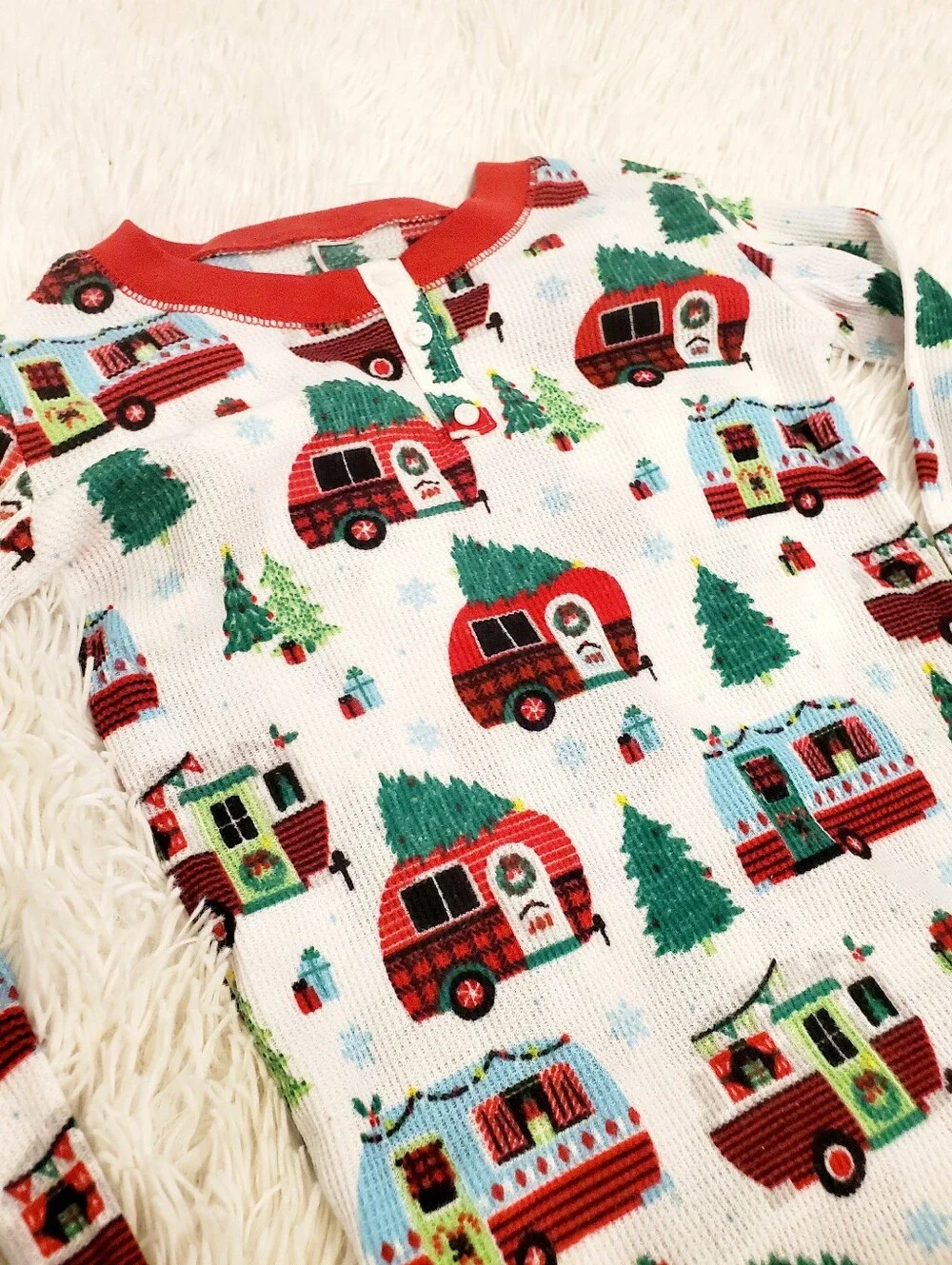Childrens Place Kids White and Red Holiday Camper Pajama Set 8